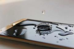 Se il tuo smartphone Android  caduto in acqua: come recuperare le foto 
