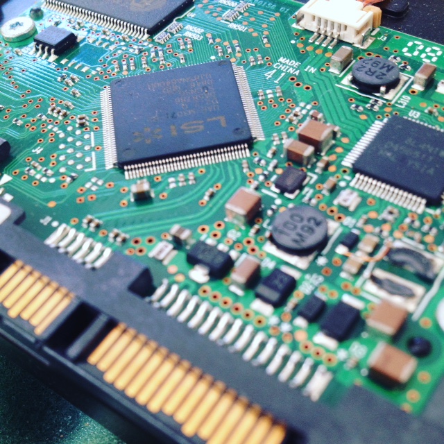 recupero dati da hard disk con danno elettrico